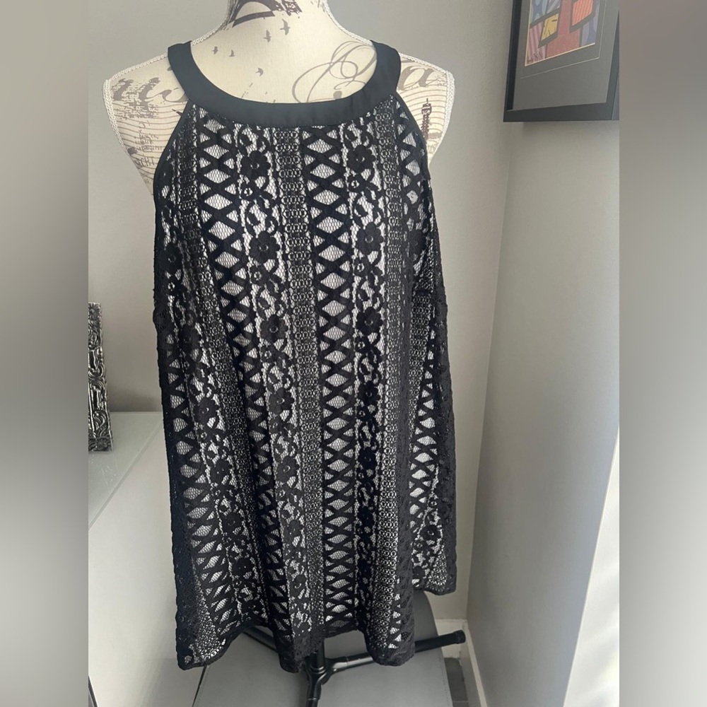 ALFANI Lace Halter Sleeveless Top Black and White Women’s Size 16 W